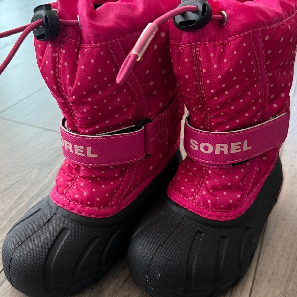 Sorel 9T Snow Boots - like new!